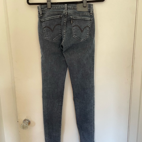 Levi’s skinny black jean. Size 25. Like new - Picture 3 of 4